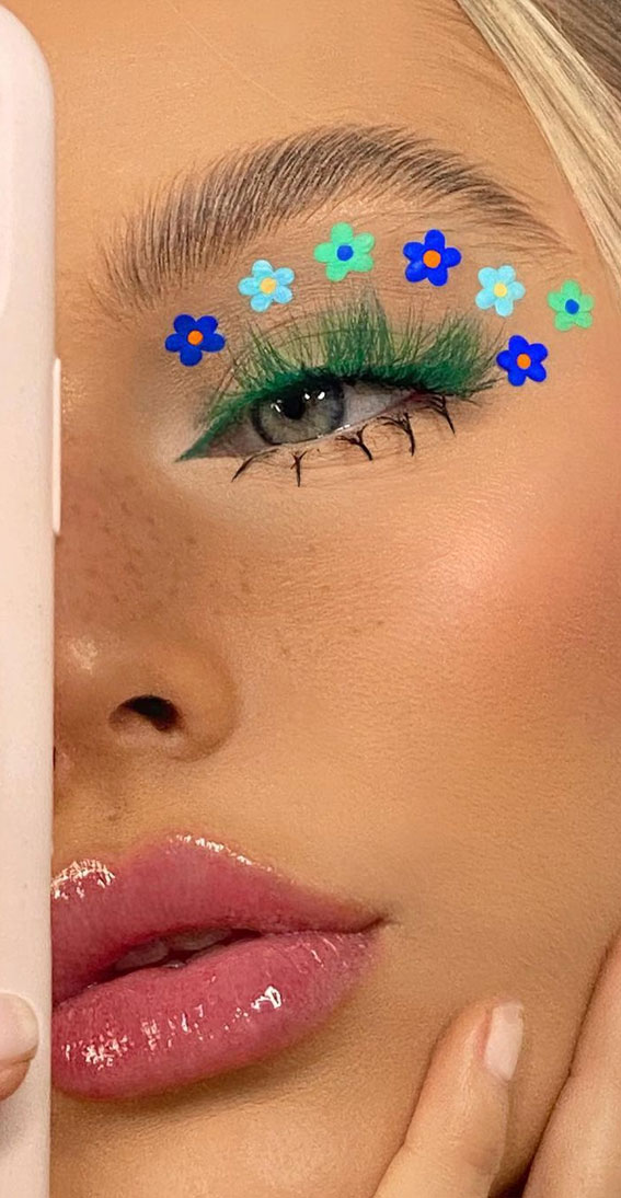 Latest Eye Makeup Trends You Should Try In 2021 : Blue and Green Flower Eye Makeup Look