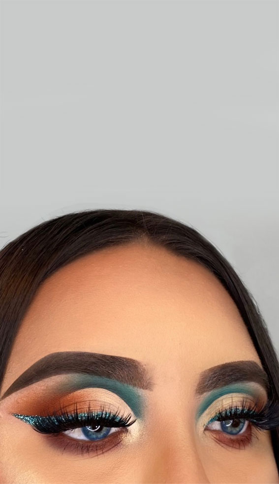Latest Eye Makeup Trends You Should Try In 2021 : Shimmery Teal & Peach Nude Tone