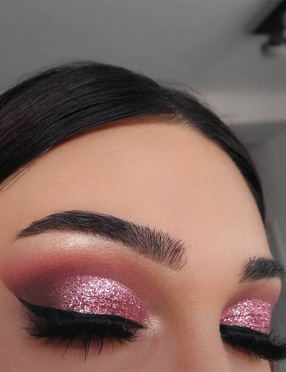 Latest Eye Makeup Trends You Should Try In 2021 : Shimmery Rose Pink