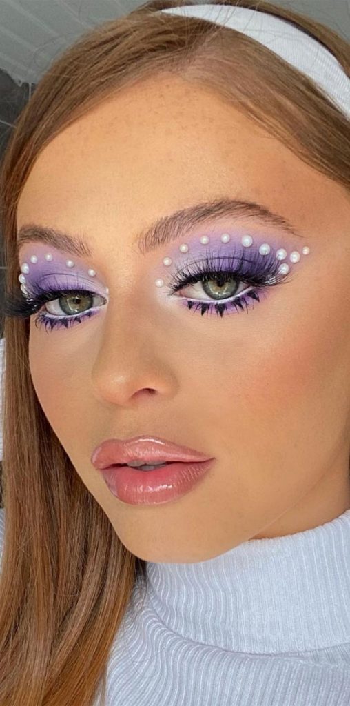 Creative Eye Makeup Art Ideas You Should Try : Pearl 60s vibes