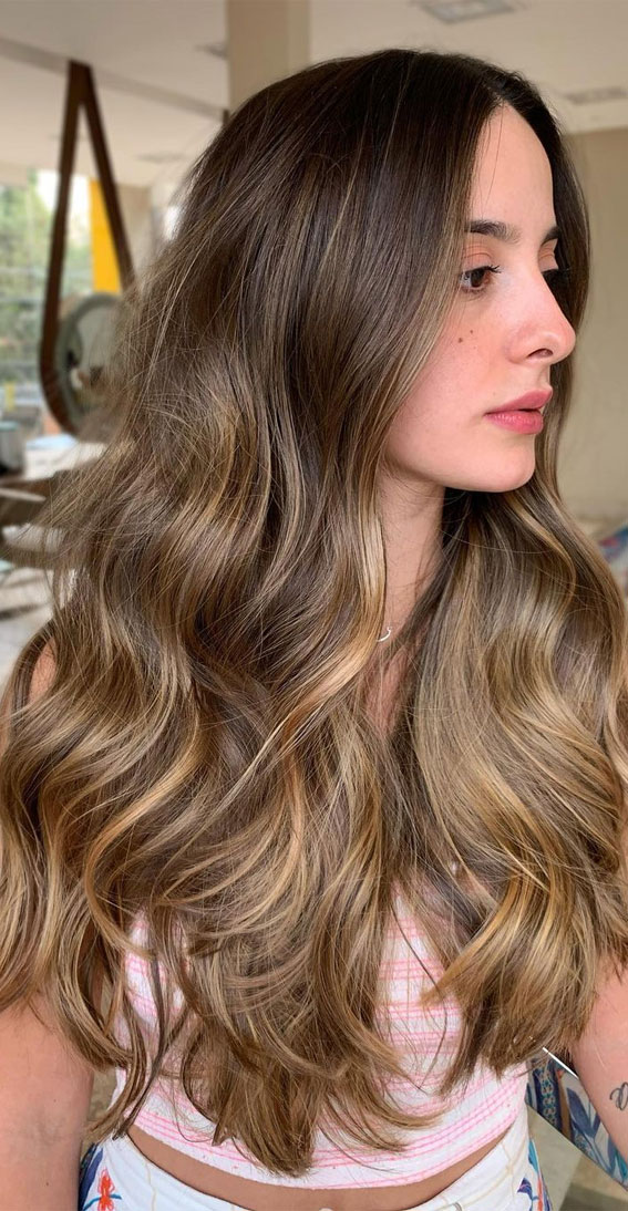 brown with blonde highlights, summer hair color , beach blonde hair, dirty blonde hair color , hair color with highlights and lowlights, summer hair color ideas 2021, summer hair color trends 2021