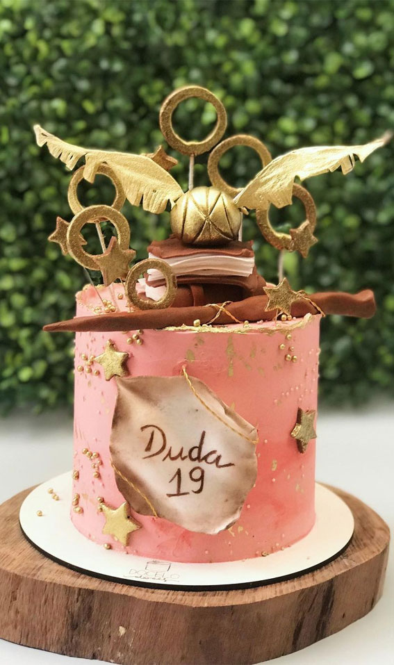 How to: Amazing Harry Potter Cake Design with golden snitch and