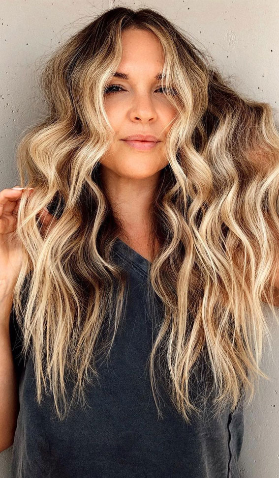 brown with blonde highlights, summer hair color , beach blonde hair, dirty blonde hair color , hair color with highlights and lowlights, summer hair color ideas 2021, summer hair color trends 2021