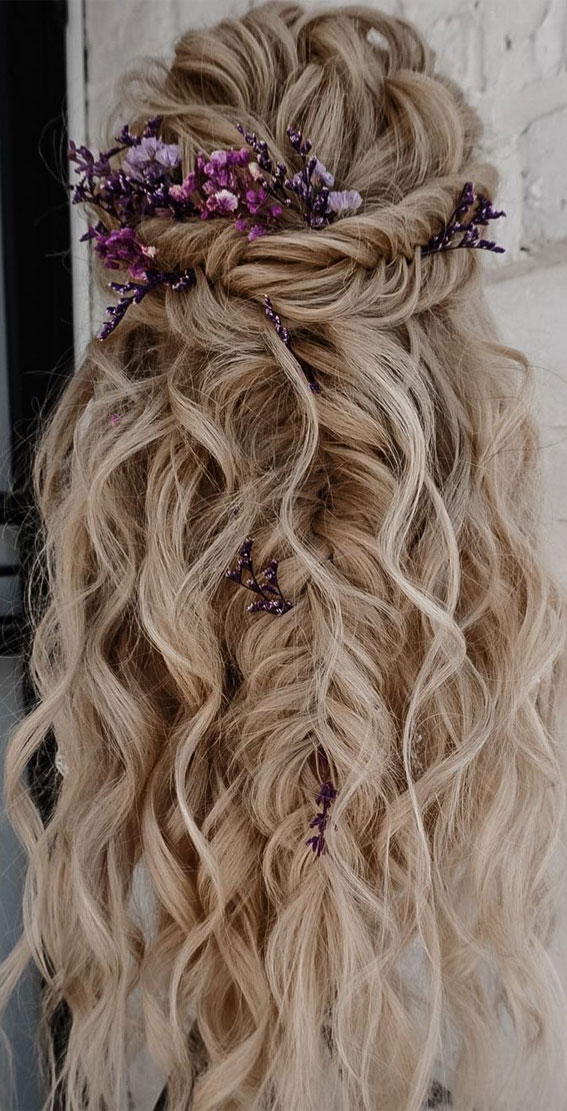 24+ Braid Hairstyles That Really Jazz Up Your Hair : Messy waves, fishtail braids and flowers