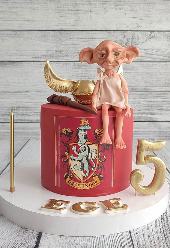 30+ Cute Harry Potter Cake Designs : Red Gryffindor & Dobby