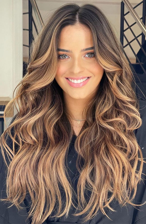 Best Hair Colours To Look Younger : Warm Caramel Tone
