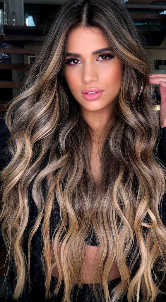 35 Ways to Upgrade Brunette Hair : Beige gold highlight with a neutral gloss