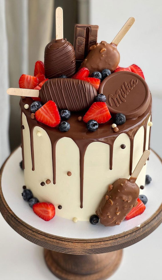 white birthday cake with chocolate drips, chocolate cake , birthday cake, simple birthday cake, birthday cake inspiration