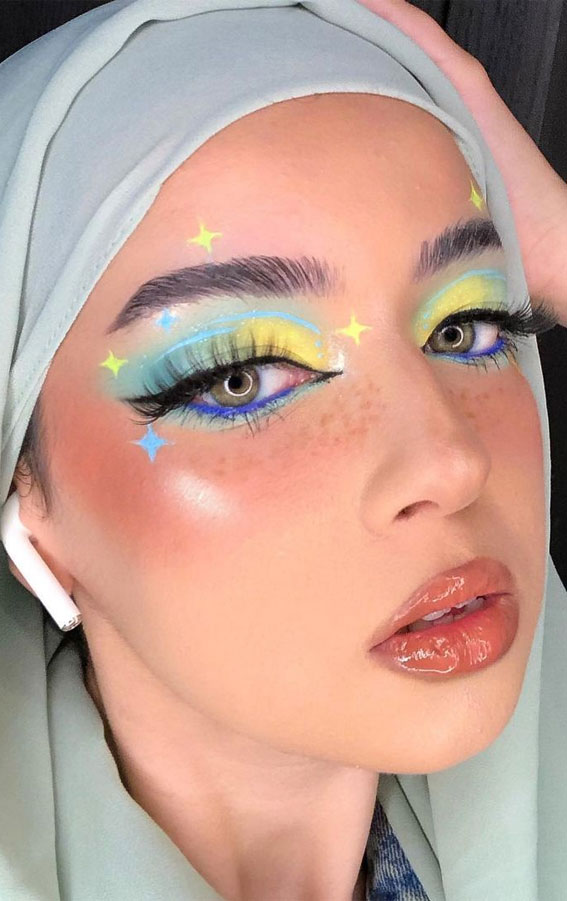 35 Cool Makeup Looks That'll Blow Your Mind : Blue and Yellow Sparkling Eye  Makeup Look