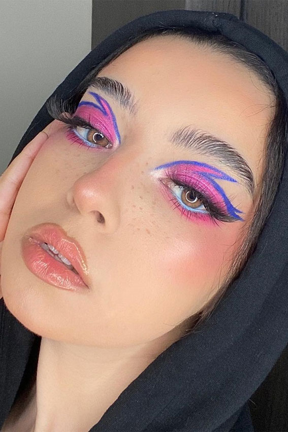 35 Cool Makeup Looks Thatll Blow Your Mind Pink And Blue Flame Eye Makeup