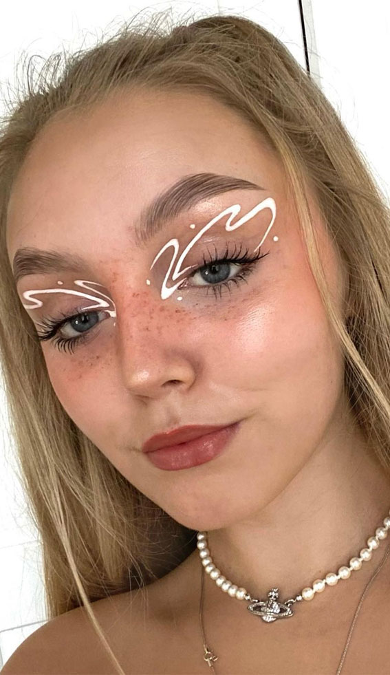 35 Cool Makeup Looks That'll Blow Your Mind : White Graphic Liner Makeup  Look