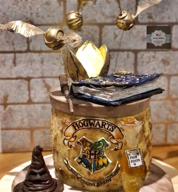 30+ Cute Harry Potter Cake Designs : Gold Hogwarts Harry Potter Birthday Cake