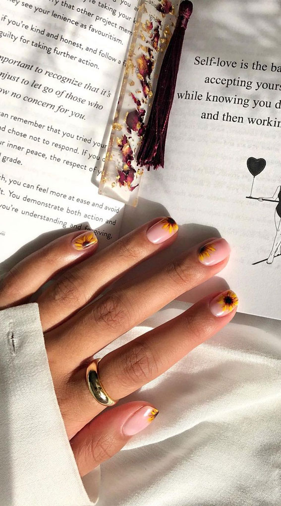 27 Short summer nails 2021 : Sunflower Sheer Short Nails