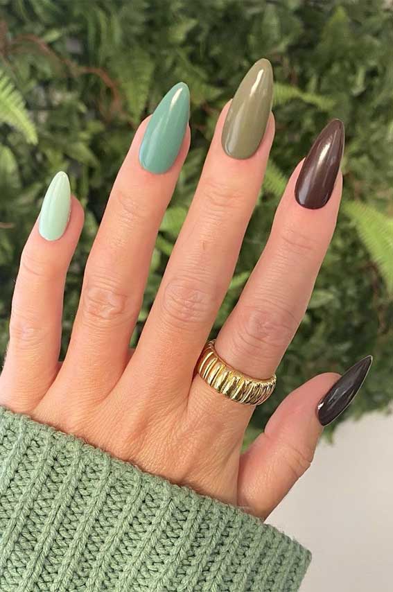 different color nails, different color nails autumn, autumn nails 2021, green autumn nails, multicolored nails