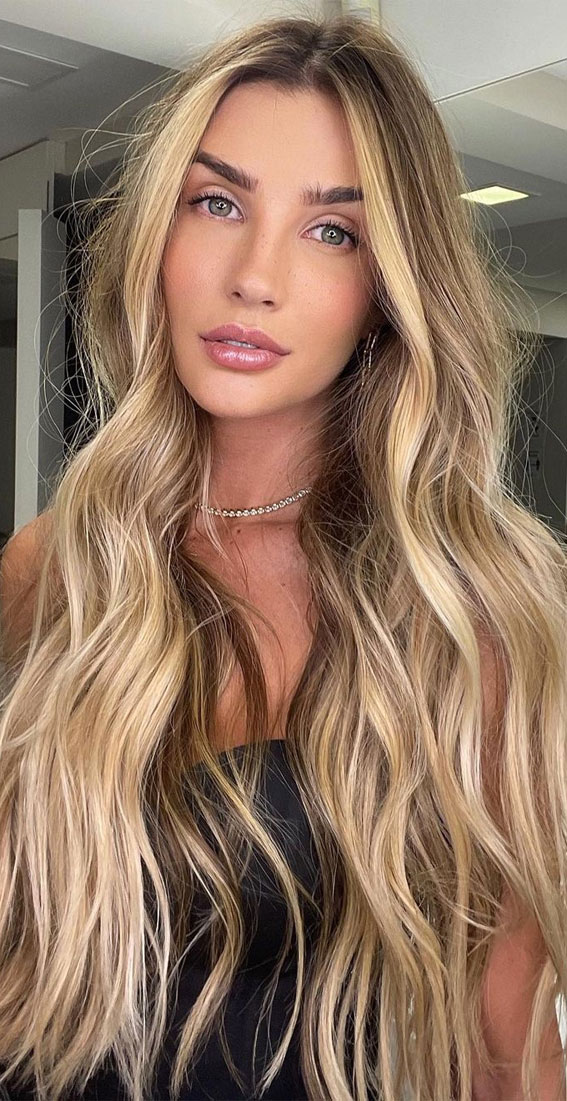 blonde hair color with highlights, hair color trends 2021 , 2021 hair trends, hair colours 2021, hair color 2021, 2021 blonde hair color trends, hair color trends 2020, winter 2021 hair color trends, winter hair colors 2021