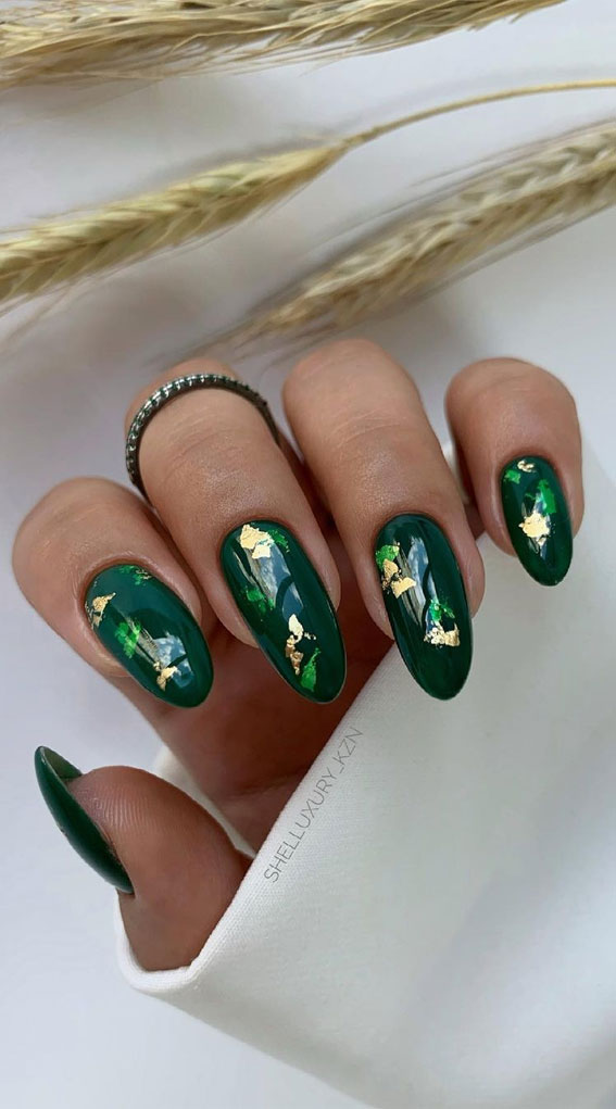 green nails, dark green nails, emerald green nails, fall nails 2021