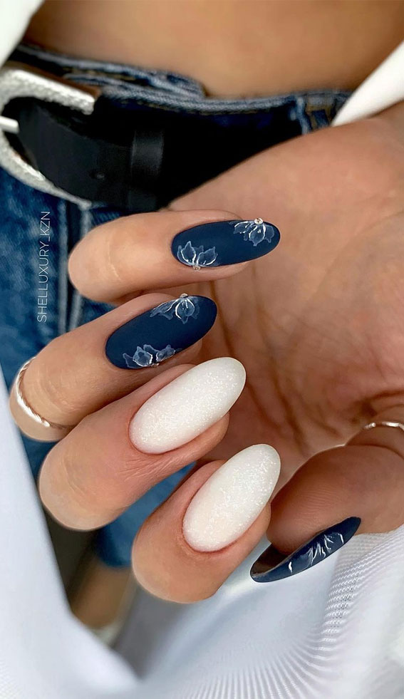 navy blue and white nails, navy blue oval shape nails, autumn nails 2021