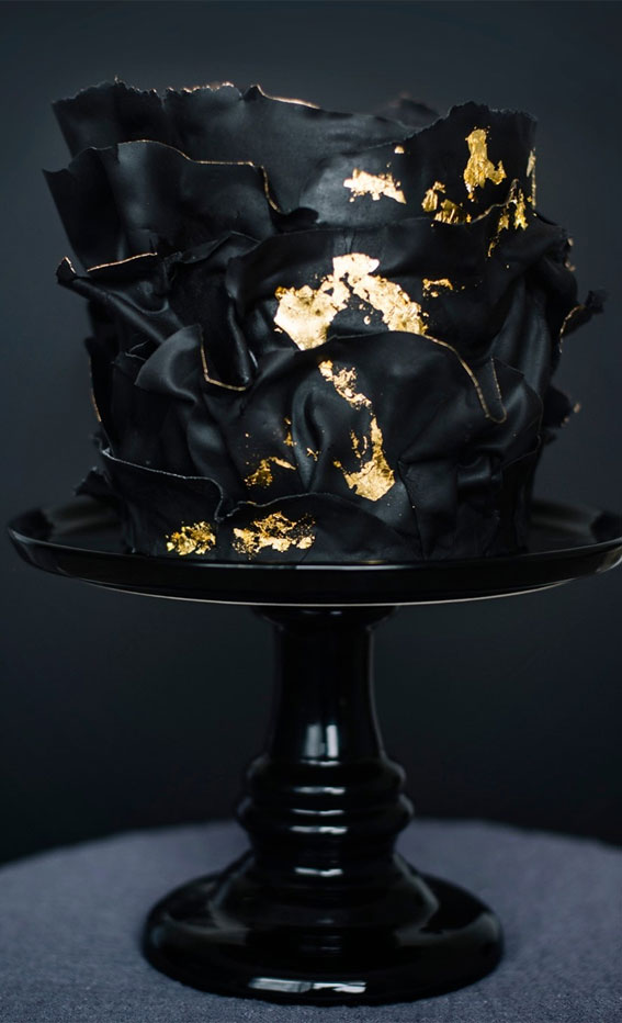 Black Cakes That Tastes As Good As It Looks Modern Black And Gold Cake