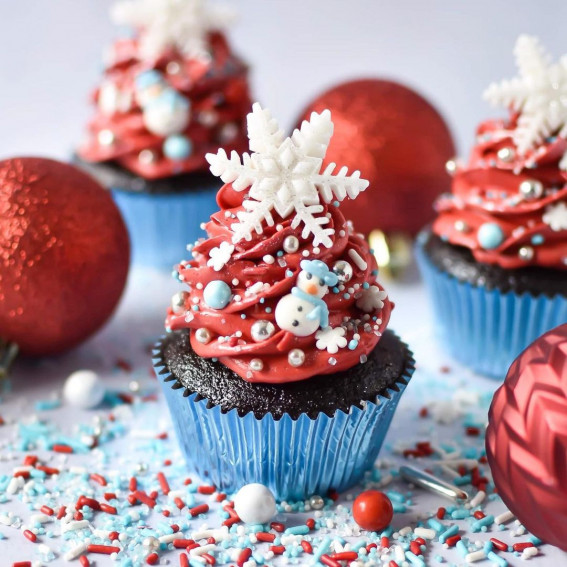 25 Christmas Cupcakes To Help You Throw a Festive Celebration : Red Buttercream Cupcakes