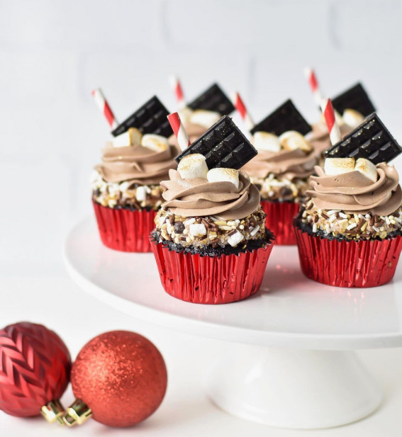 25 Christmas Cupcakes To Help You Throw a Festive Celebration : Vegan chocolate cupcakes