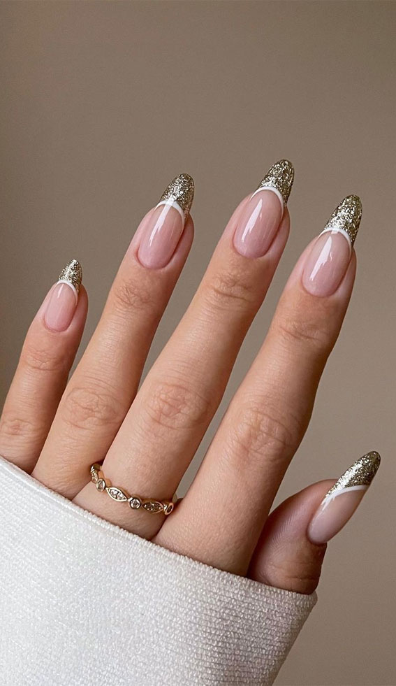 The 39 Prettiest Christmas & Holiday Nails : Glitter & White Line Tips