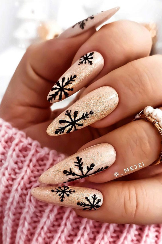 black snowflake nails, neutral ombre christmas nails, christmas nails, christmas nail designs 2021, christmas nails, christmas nail ideas 2021, festive nails, holiday nails 2021, winter nail trends 2021