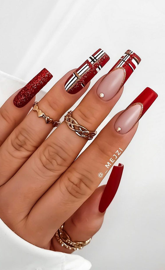 The 39 Prettiest Christmas & Holiday Nails : Gold and Red Tartan Festive Nails