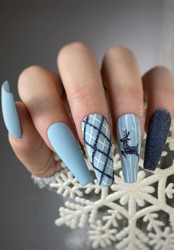 shades of blue winter nails, glitter winter nails, christmas nails 2021, christmas nail designs 2021, holiday nails 2021, festive christmas nails, festive nails 2021, christmas nails acrylic