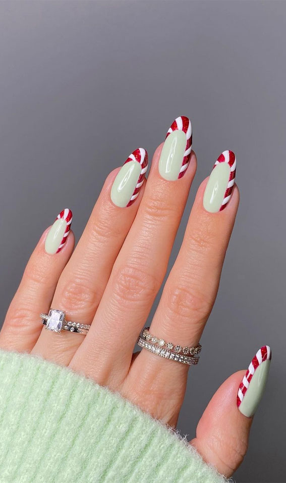 candy tip christmas nails, red christmas nails 2021, christmas nail designs 2021, holiday nails 2021, festive christmas nails, festive nails 2021, christmas nails acrylic
