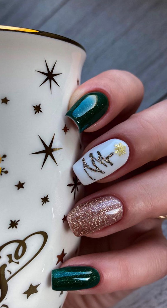 40 Festive Christmas and Holiday Nails 2021 : Green and Glitter Festive Nails