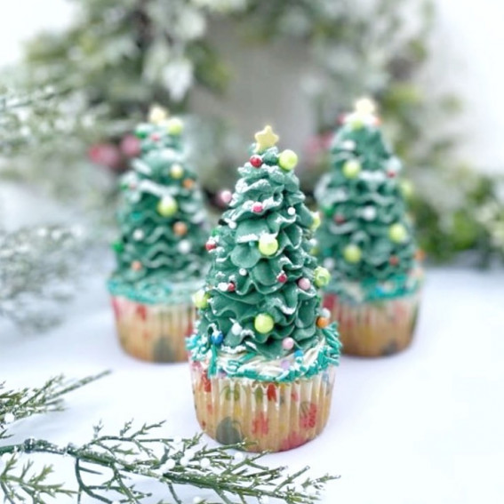 25 Christmas Cupcakes To Help You Throw a Festive Celebration : Neon Sprinkle Christmas Tree