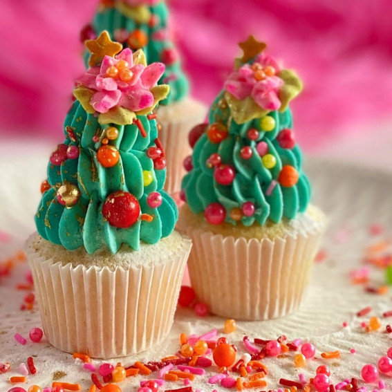 25 Christmas Cupcakes To Help You Throw a Festive Celebration : Fun Green Christmas Tree Cupcakes