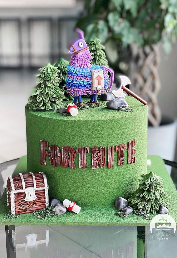 20 Pretty Festive Cakes For Birthday & Holidays : Fortnite Winter Cake