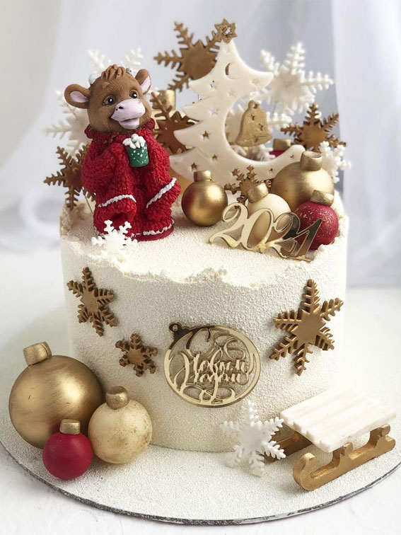 20 Pretty Festive Cakes For Birthday & Holidays : White Winter Cake Topped with Gold Snowflake