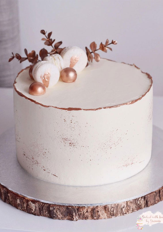 20 Pretty Festive Cakes For Birthday & Holidays : Minimal Winter Cake