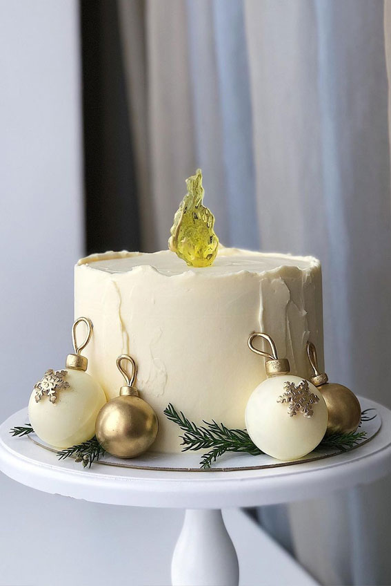 25 Winter Cakes For Your Holiday Festive : Simple Wintery Cake Adorned with Edible Baubles