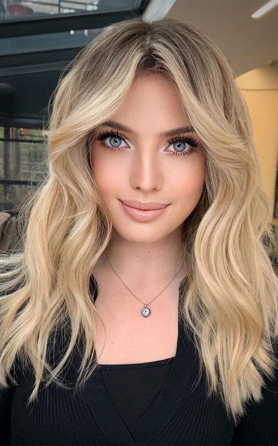 The 45 Prettiest Hair Colours For Winter : Blonde with Bangs & Waves 
