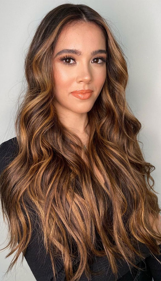 The 45 Prettiest Hair Colours For Winter : Brown with Blonde Highlights