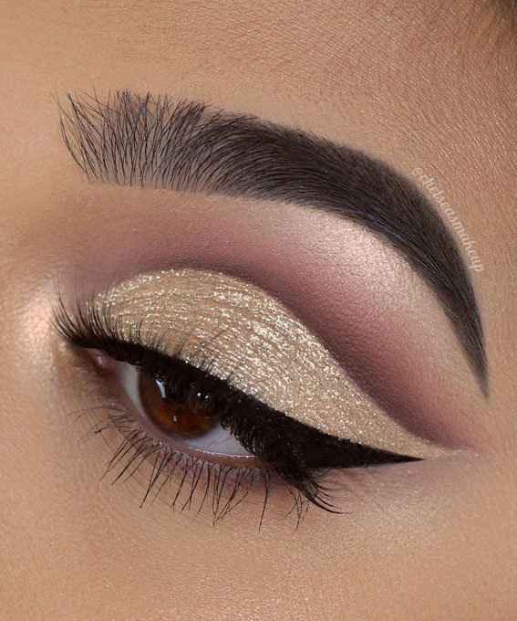 29 Winter Makeup Trends Freshen Up Your Look This Winter : Gold Glitter Cut Crease Makeup