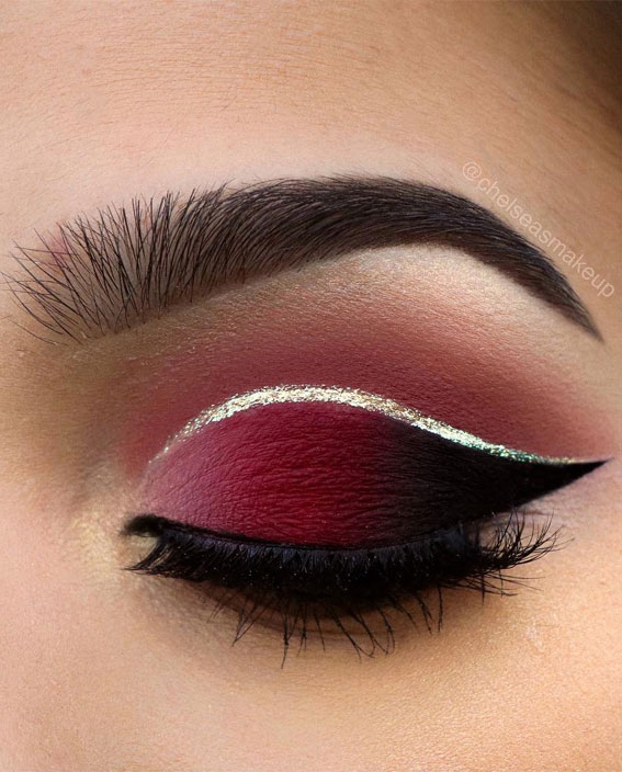 29 Winter Makeup Trends Freshen Up Your Look This Winter : Dark Berry Eye Makeup & Rose Gold Line