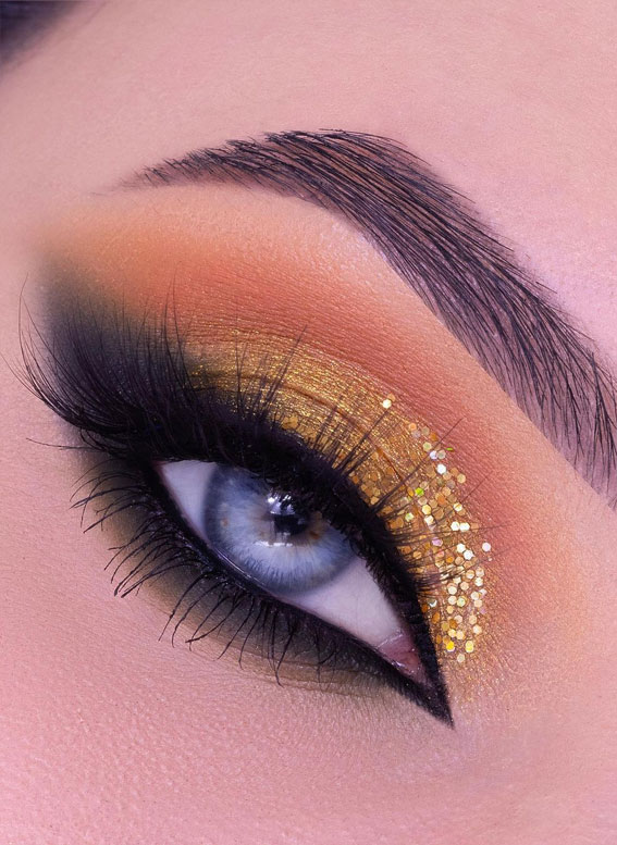 29 Winter Makeup Trends Freshen Up Your Look This Winter : Gold Glitter Makeup For Blue Eyes