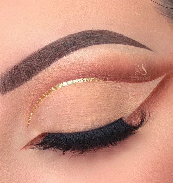 29 Winter Makeup Trends Freshen Up Your Look This Winter : Gold & Soft Cut Crease Makeup Look