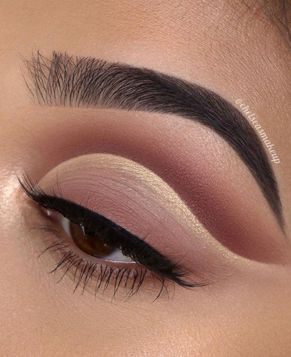 29 Winter Makeup Trends Freshen Up Your Look This Winter : Gold Line & Rosy Pink Cut Crease Makeup Look