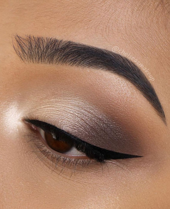 29 Winter Makeup Trends Freshen Up Your Look This Winter : Champagne & winged liner look