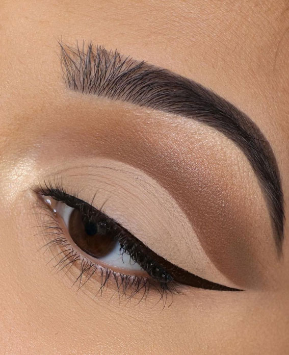 29 Winter Makeup Trends Freshen Up Your Look This Winter : Neutral winged cut crease