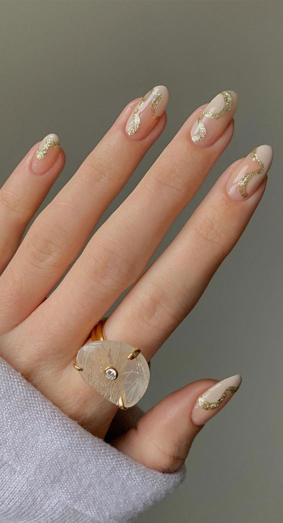The 39 Prettiest Christmas & Holiday Nails : Glitter Neutral Nails