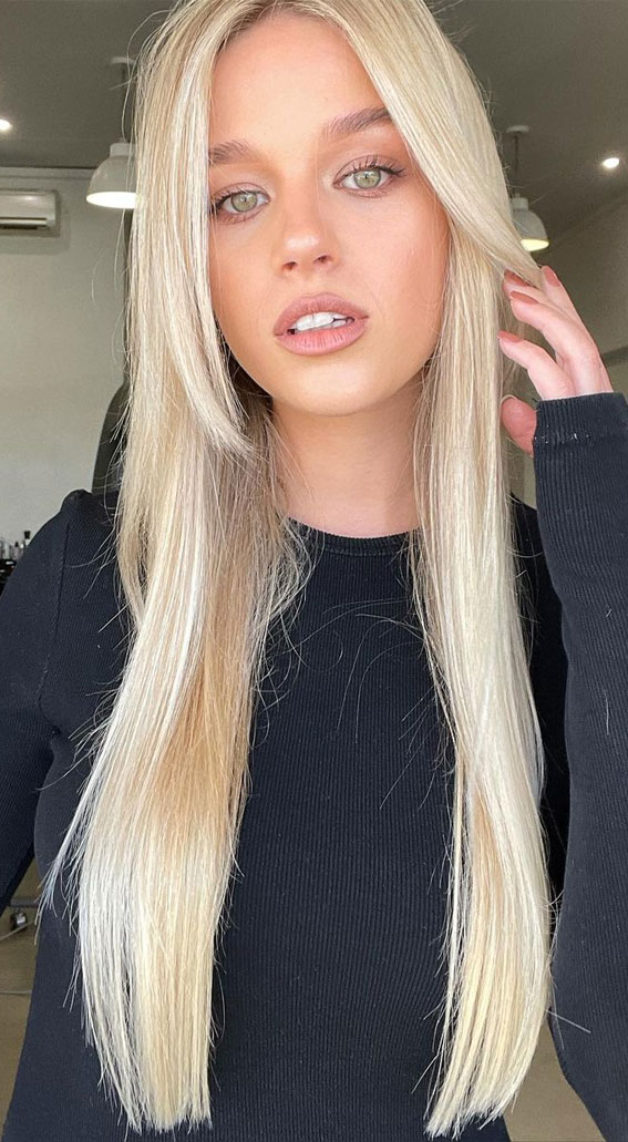 33 Cute Blonde Hair Color Trends 2022 : Blonde with Curtain Bangs