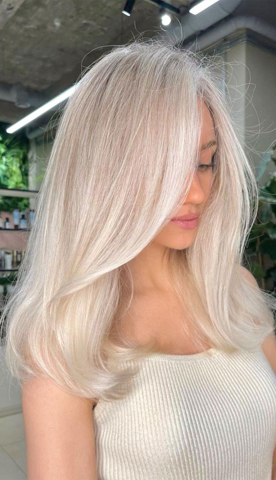 33 Cute Blonde Hair Color Trends 2022 : Light Honey Blonde Balayage