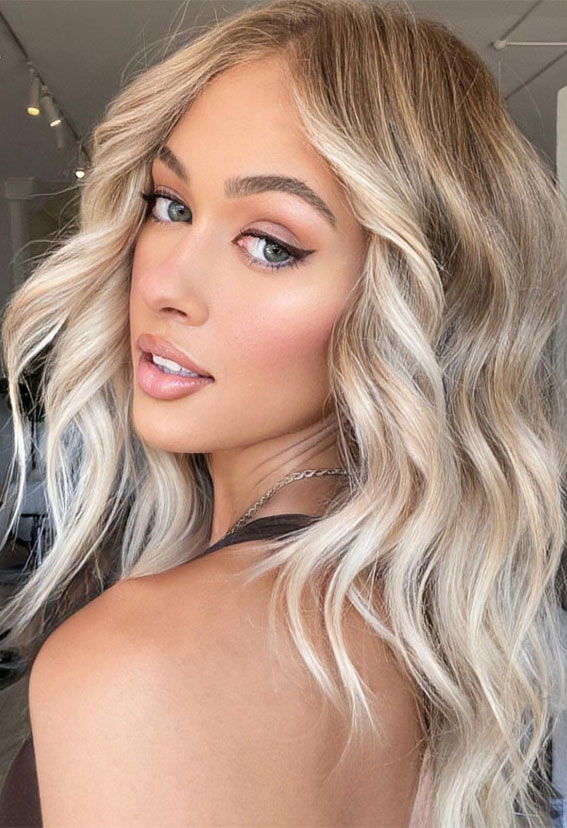 33 Cute Blonde Hair Color Trends 2022 : Face Framing Highlight Glamorous Look
