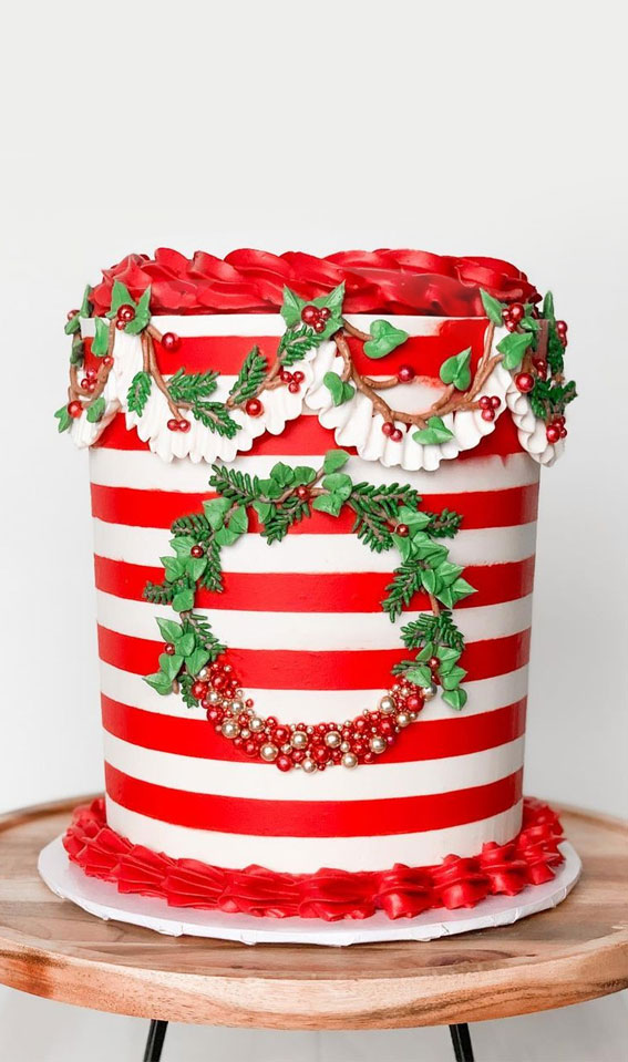 22 Scrumptious Festive Cakes for Celebrating the Holidays : Wreath & Garland Cake